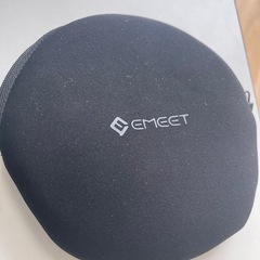Emeet スマートスピーカー 本体とケースの画像