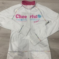 140センチの水着１枚と150センチ〜160センチのラッシュガード３枚の画像
