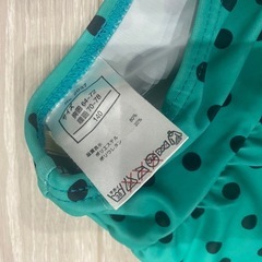 140センチの水着１枚と150センチ〜160センチのラッシュガード３枚の画像