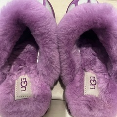 正規品UGG✨人気形✨レア色✨パープル✨ロゴ入り厚底スリッパ✨の画像