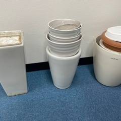 【無料】園芸用プランターセット プラスチックやセトモノ多数！の画像
