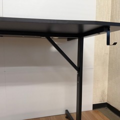 ゲーミングデスクの画像
