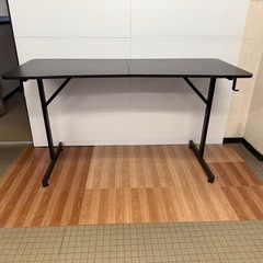 ゲーミングデスクの画像