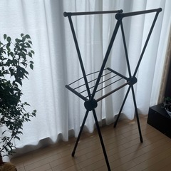 タオル掛け付きX型室内物干し ブラックの画像