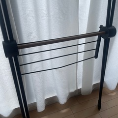 タオル掛け付きX型室内物干し ブラックの画像