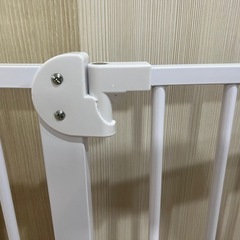 ベビー　柵　金属製　使えますが難あり　の画像