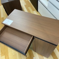 【トレファク ラパーク岸和田店】キッチンカウンター 3枚扉 ブラウンの画像