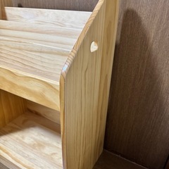 木製絵本棚の画像