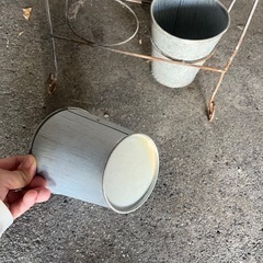 ポット2つと1つの3個セットの画像