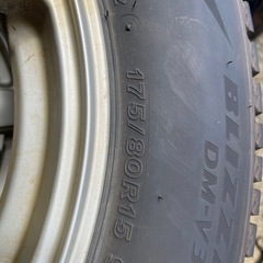 スノータイヤ　175/80R15の画像