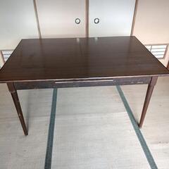 伸縮タイプのダイニングテーブルの画像
