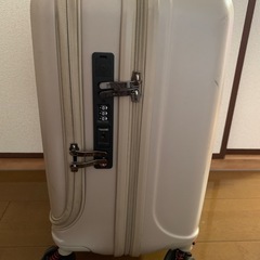 フロントオープン
スーツケースの画像