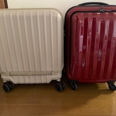 フロントオープン　スーツケース　赤の画像