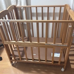 カトージ　ベビーベッドの画像