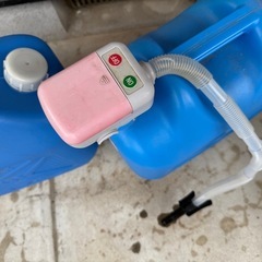 18L灯油ポリタンク 2個セット 電動灯油ポンプ付き の画像