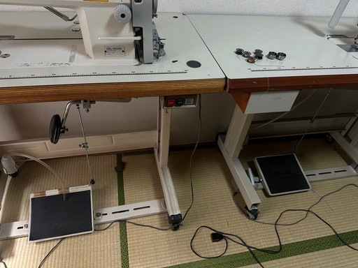 工業用ミシン　JUKI DDL-5600N 2台　倍釜ミシン+デニム10反程　現在取引可能 工業用ミシン JUKI DDL-5600N 2台 倍釜ミシン+デニム10反程 現在取引可能
