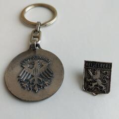 ★ドイツのキーホルダーとピンバッジセット★の画像