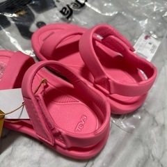 新品！Tevaサンダル16cmの画像
