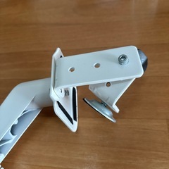モニターアーム　白の画像
