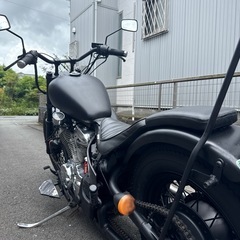 即日納車❗️車検残１年あり‼️ アメリカンバイク車体 スティード steed400 ブラックスタイル ホンダ HONDA 400cc ニューロッドスタイル フルカスタム ハーレー　中型バイク BLACK　カワサキ バルカン ヤマハ　ドラッグスター400 通勤 通学の画像