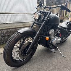 即日納車❗️車検残１年あり‼️ アメリカンバイク車体 スティード steed400 ブラックスタイル ホンダ HONDA 400cc ニューロッドスタイル フルカスタム ハーレー　中型バイク BLACK　カワサキ バルカン ヤマハ　ドラッグスター400 通勤 通学の画像