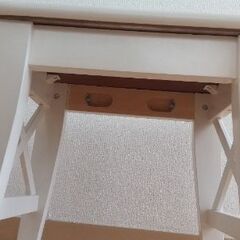 白い椅子の画像