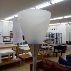 リユースのサカイ太田店★ジモティ割あり★  スタンドライト シルバー✕半透明 H161×D21×W21 クリーニング済み OJ10451の画像