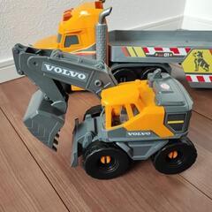 全長70cm 大型トラックおもちゃ　VOLVO働く車のセット　おまけ付きの画像
