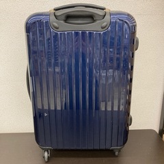 【ジモティー割引で最大15％OFF⭐️】 キャリーケース 紺の画像