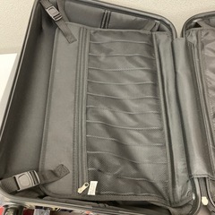 【ジモティー割引で最大15％OFF⭐️】 キャリーケース 紺の画像