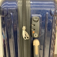 【ジモティー割引で最大15％OFF⭐️】 キャリーケース 紺の画像