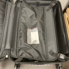 【ジモティー割引で最大15％OFF⭐️】 キャリーケース 紺の画像