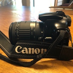 Canon EOS kissデジタル一眼レフカメラ、シグマズームレンズ28-200ミリ付き。レンズなんありの画像