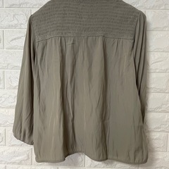HUDSON honey フリルハイネックブラウス グレー Mサイズの画像