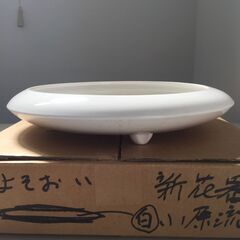 ○花びん カビン 花瓶 花器 フラワーベース 生け花 いけばな 白 ホワイト サイズ直径35㎝高さ6.5㎝ 中古品(NF250809)517-133の画像
