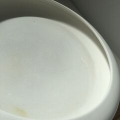 ○花びん カビン 花瓶 花器 フラワーベース 生け花 いけばな 白 ホワイト サイズ直径35㎝高さ6.5㎝ 中古品(NF250809)517-133の画像