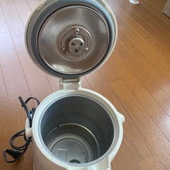電気ポットの画像