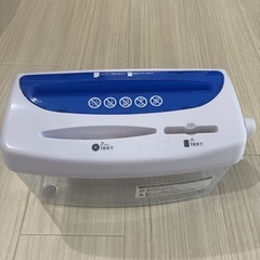 アイリスオーヤマ✿ハンドシュレッダー✿手動式✿CD✿カード✿紙A4サイズの画像