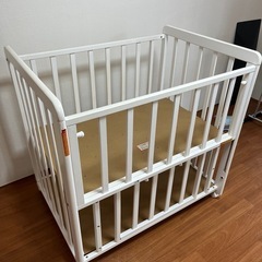 ベビーベッドの画像