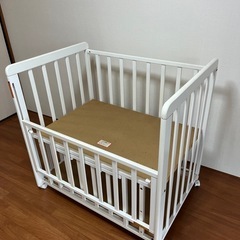 ベビーベッドの画像