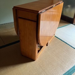 木製バタフライテーブルの画像