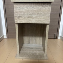 木目調サイドテーブル（ナイトテーブル)の画像