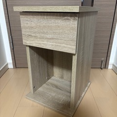 木目調サイドテーブル（ナイトテーブル)の画像