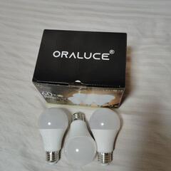 ORALUCE60形E26口金LED電球3つとIRIS40形E26口金LED電球1つの画像