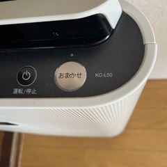 ホワイト 空気清浄機 ストライプデザインの画像