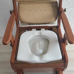 家具調介護用椅子トイレ付きの画像