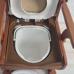家具調介護用椅子トイレ付きの画像