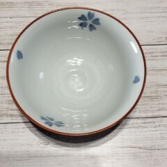 御飯茶碗と丼の画像