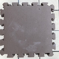 【中古】ジョイントマット48枚 育児・ペット飼育などにの画像