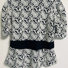 花柄のトップス半袖　フリーサイズの画像